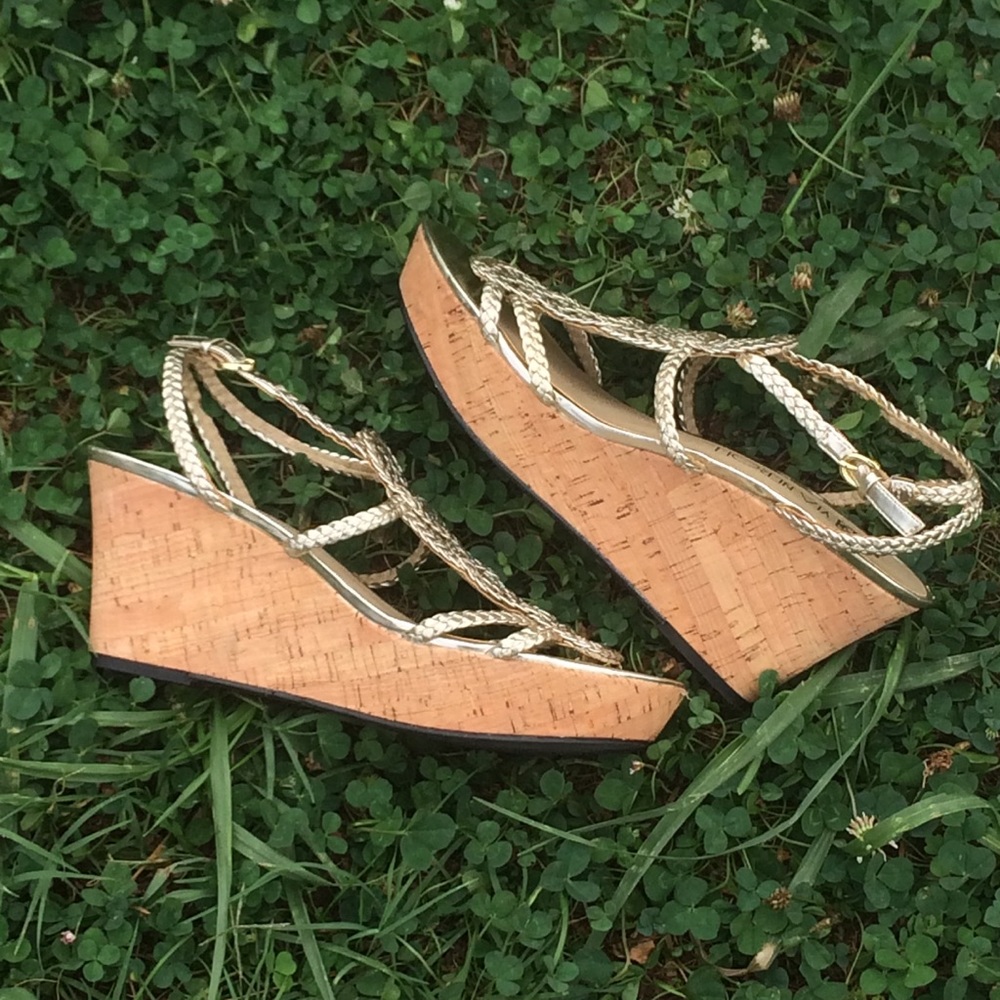 Via Neroli Gold Platform Sandal